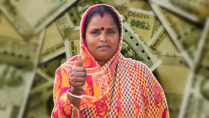 Indian women cash photo